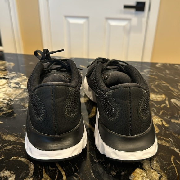 Men's Nike Renew Run Running Shoes CK6357 002 - Picture 4 of 9